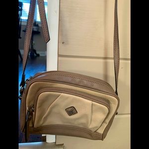 Simply Vera Wang shoulder bag, 9“ x 7“ -tan and brown like new condition